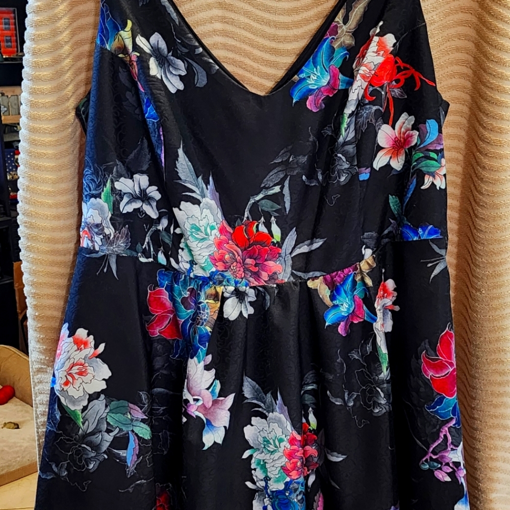 City Chic Black Floral V-Neck Sleeveless Dress